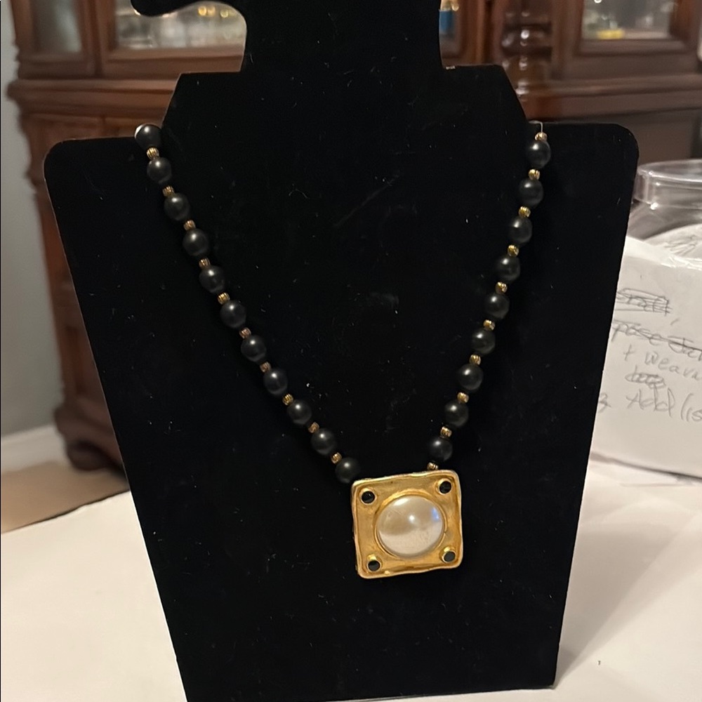 SAL vintage Elegant Black and Gold Pearl Necklace, vintage new